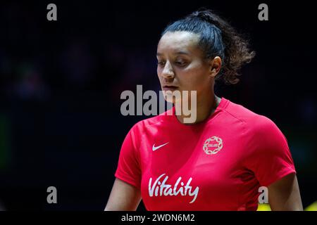 London, Großbritannien. Januar 2024. Imogen Allison (WD, C England) wärmt sich vor dem Vitality Netball Nations Cup Spiel zwischen Vitality Roses (England) und Diamonds (Australien) in London auf. (Pedro Porru/SPP) Credit: SPP Sport Press Photo. /Alamy Live News Stockfoto