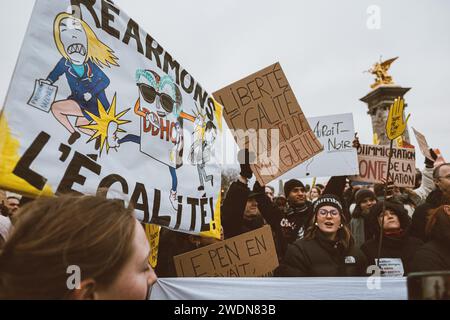 Paris, Frankreich. Januar 2024. © Olivier Donnars/Le Pictorium/MAXPPP - Paris 21/01/2024 Manifestation a Paris contre la Promulgation de la loi « asile et Immigration », quatre jours avant la Decision tres attendue du Conseil constitutionnel sur ce texte. Quelle: MAXPPP/Alamy Live News Stockfoto