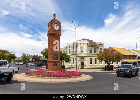 Mudgee, Regionalstadt in New South Wales, erinnert die Mudgee Memorial Clock im Stadtzentrum an diejenigen, die im Zweiten Weltkrieg in Australien 2024 gedient haben Stockfoto