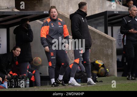 Dratford, Großbritannien. Januar 2024. Princes Park, Dartford, England, 21. Januar 2024 Crystal Palace Managerin Laura Kaminski sieht frustriert aus während des FA Women's Championship Matches zwischen London City Lionesses und Crystal Palace im Princes Park, Dartford, England (Stephen Flynn/SPP) Credit: SPP Sport Press Photo. /Alamy Live News Stockfoto