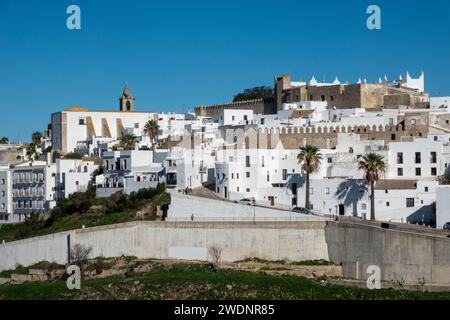 Blick auf Vejer de la Frontera, eine hübsche weiße Stadt in der Provinz Cadiz, Andalusien, Spanien Stockfoto