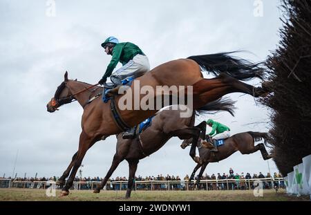 Oscar Montel und James King gewinnen die CKD Lord Ashton of Hyde’s Cup Mens Open beim Heythrop P2P in Cocklebarrow. Credit JTW equine Images / Alamy. Stockfoto