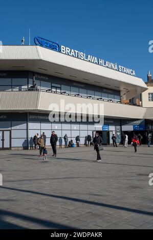 Bratislava, Slowakei - 20. Januar 2024 : Hauptbahnhof oder Hauptbahnhof von Bratislava. (Bratislava hlavna stanica). Slowakei. Stockfoto