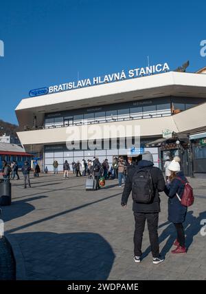 Bratislava, Slowakei - 20. Januar 2024 : Hauptbahnhof oder Hauptbahnhof von Bratislava. (Bratislava hlavna stanica). Slowakei. Stockfoto