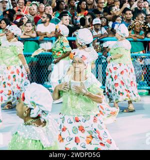 Proben im Rio de Janeiro Sambodromo der Samba School Mocidade vor dem Karneval im Februar 2024 mit einem Titellied über die berühmte Caju Frucht Stockfoto