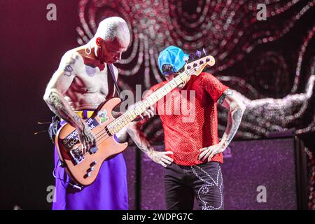 Floh (Bass), Anthony Kiedis (Gesang). Rote, Heiße Chili-Paprika. Lebt in Buenos Aires, Argentinien Stockfoto