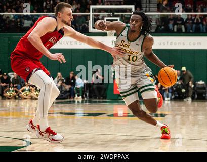 20. Januar 2024 San Francisco CA, USA San Francisco Stürmer Jonathan Mogbo (10) fährt während des NCAA Männer Basketballspiels zwischen Saint Mary's Gaels und den San Francisco Dons zum Basketball. Saint Mary's schlug San Francisco 77-60 im war Memorial Gym San Francisco Kalifornien Thurman James/CSM Stockfoto