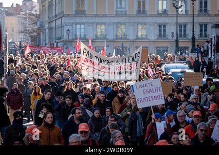 Eine weitere Demonstration gegen das Einwanderungsgesetz, mit einer großen Beteiligung auf dem Weg vom Place Bellecour zur Präfektur Rhone. Stockfoto