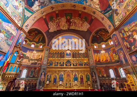 Inneres der Heiligen Dreifaltigkeit Kathedrale in Sibiu, Siebenbürgen, Rumänien Stockfoto