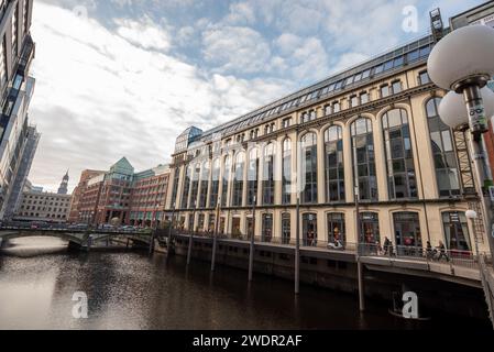 Hamburg, 20. Januar 2024 - Signa Prime Selection Kaufmannshaus auf Bleichenfleet. Insolvenz der Signa Holding 2023 Stockfoto