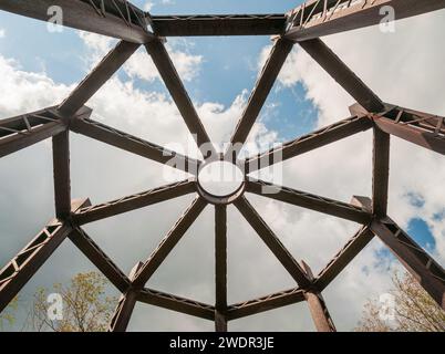 Ein Denkmal aus dem Wrack im Kinzua Bridge State Park in Pennsylvania, USA Stockfoto