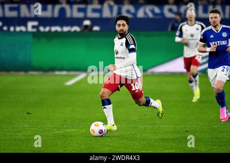 Gelsenkirchen, Deutschland. Januar 2024. Fussball; Spieltag 18; 2. Bundesliga; Saison 2023/2024; FC Schalke 04 gegen Hamburger SV am 20.01.2024 in Gelsenkirchen. UBz: 10 Immanuel Pherai, Hamburger SV. Quelle: dpa/Alamy Live News Stockfoto