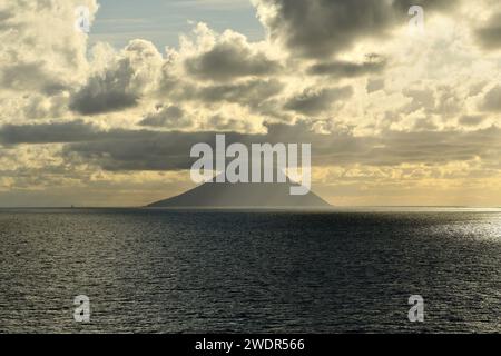 Berg Stromboli, Vulkan, Insel Stromboli, Äolische Inseln, Tyrrenische See, Italien Stockfoto