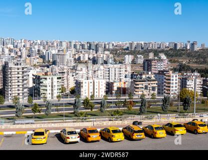 Wohnblöcke von Wohnungen Wohnungen in modernen Gebäuden in der südöstlichen Stadt Sanliurfa Türkei Stockfoto