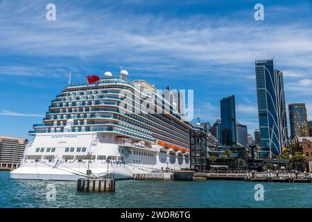 Kreuzfahrtschiff am Circular Quay im Stadtzentrum von Sydney Stockfoto