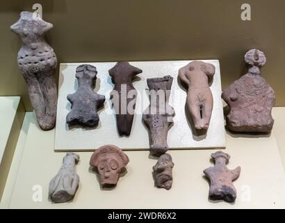 Tonfiguren, das antike Mesopotamien, die Figuren sollen in magischen Praktiken und Ritualen zur Heilung verwendet worden sein, 4000–1000 v. Chr Stockfoto