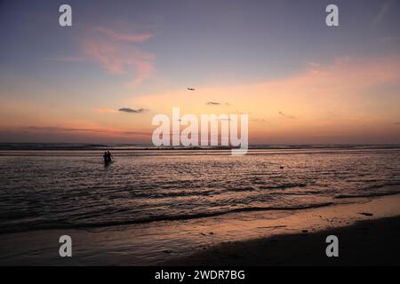 Cox's Bazar Sea Beach ist der längste ungebundene Strand der Welt und einer der schönsten Strände dieser Erde. Stockfoto