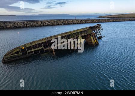 Eingang zum Scapa Flow und Churchills Barrier im Hinterland Stockfoto