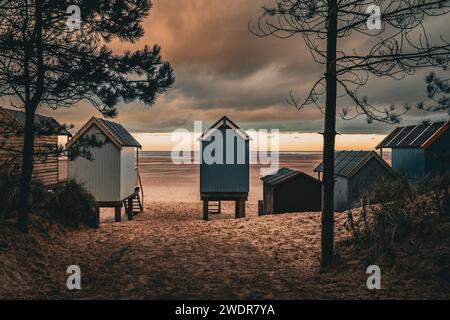 Ein atemberaubender Sonnenaufgang am Wells-next-the-Sea Harbour Stockfoto