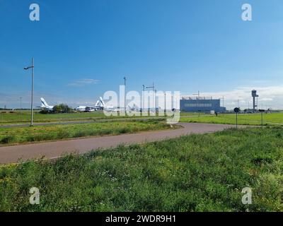 Russische an-124 Ruslan-Transportflugzeuge am Flughafen Leipzig verhaftet. 14. September 2023 Leipzig Deutschland Stockfoto