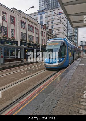 Ein malerischer Blick auf die West Midlands Metro Tram in Birmingham, Großbritannien Stockfoto