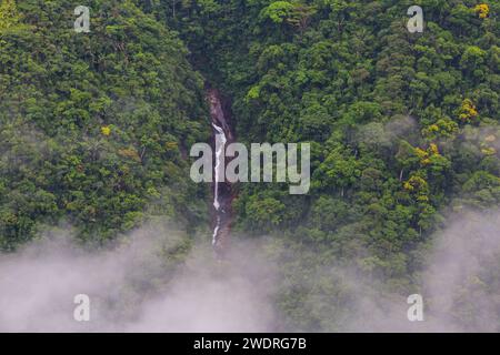 Wunderschöner Wasserfall im Dschungel, Bolivien, Südamerika Stockfoto