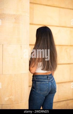 Rückansicht einer Frau im Freien Stockfoto