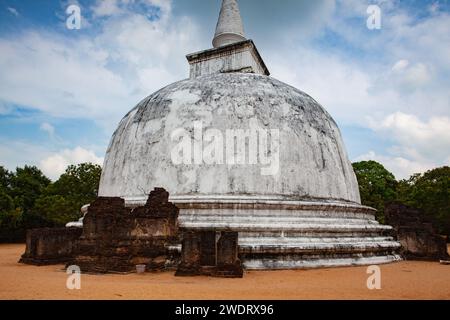 Die Somawathiya Chaitya ist eine buddhistische Stupa, die sich im Ananci befindet Stockfoto