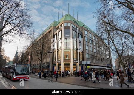 Hamburg, 20. Januar 2024 – Galeria Karstadt Kaufhof Mönckebergstraße von Signa Retail. Insolvenz der Signa Holding Ende 2023. Stockfoto