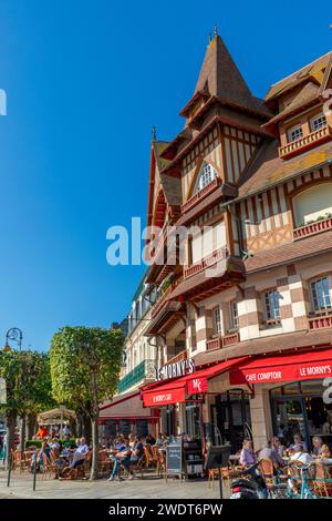 Restaurant in Deauville, Deauville, Normandie, Frankreich, Europa Stockfoto