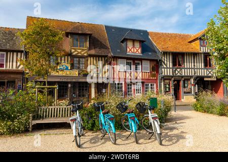 Das normannische Dorf Beuvron-en-Auge, Beuvron-en-Auge, Normandie, Frankreich, Europa Stockfoto