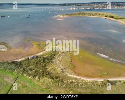 Aus der Vogelperspektive auf die Mündung des Flusses exe, von Dawlish Warren aus gesehen, mit Blick auf die Stadt Exmouth, Devon, England, Großbritannien Stockfoto