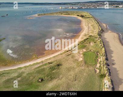 Aus der Vogelperspektive auf die Mündung des Flusses exe, von Dawlish Warren aus gesehen, mit Blick auf die Stadt Exmouth, Devon, England, Großbritannien Stockfoto