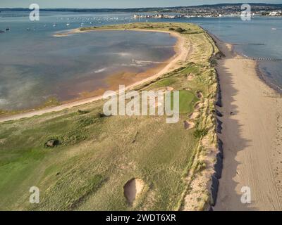 Aus der Vogelperspektive auf die Mündung des Flusses exe, von Dawlish Warren aus gesehen, mit Blick auf die Stadt Exmouth, Devon, England, Großbritannien Stockfoto