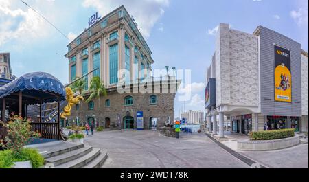 Blick auf Restaurants und Geschäfte am Caudan Waterfront in Port Louis, Port Louis, Mauritius, Indischer Ozean, Afrika Stockfoto