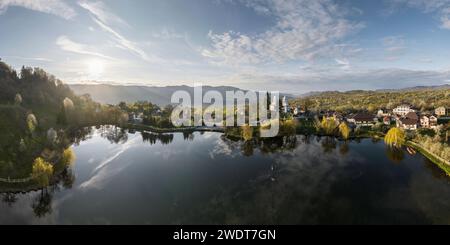 Landschaft mit Reflexionen in der Nähe von Nucsoara, Arges County, Muntenia, Rumänien, Europa Stockfoto