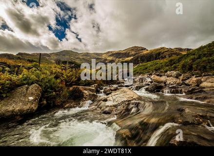 Blick in Richtung Church Beck, das das Coppermines Valley hinunter ins Coniston Water führt, Lake District National Park, UNESCO-Weltkulturerbe, Cumbria Stockfoto