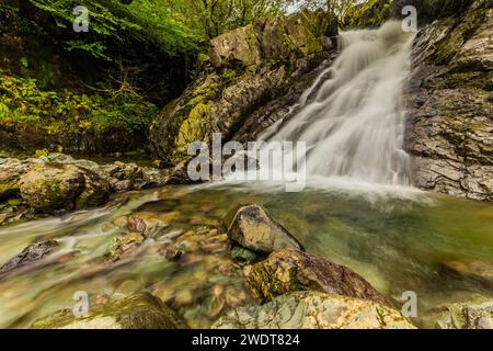 Blick in Richtung Church Beck, der das Coppermines Valley hinunter ins Coniston Water führt, Lake District National Park, UNESCO-Weltkulturerbe, Cumbria, Stockfoto