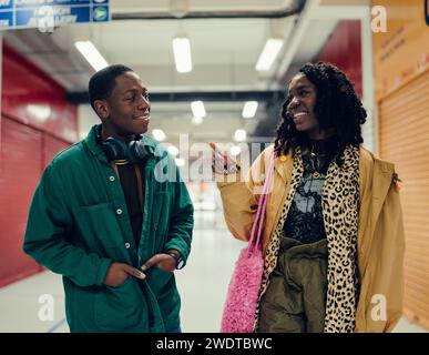 Rye Lane (2023) unter der Regie von Raine Allen-Miller mit David Jonsson und Vivian Oparah in den Hauptrollen, die von schlechten Trennungen heimgesucht werden, die sich an einem ereignisreichen Tag in South London verbinden. Werbefoto ***NUR REDAKTIONELLE VERWENDUNG***. Quelle: BFA / Chris Harris / Searchlight Pictures Stockfoto