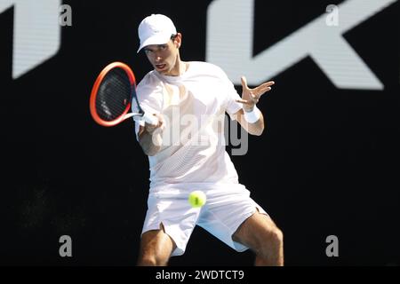 Melbourne, Australien. Januar 2024. Nuno Borges (POR) in Aktion während ihres Spiels im 4. Runde gegen Daniil Medwedev während der Australian Open, International Tennis Match in Melbourne, Australien, 22. Januar 2024 Credit: Independent Photo Agency/Alamy Live News Stockfoto