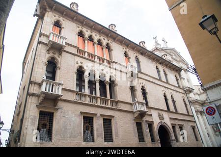 Palazzo da Schio detto Ca' d'oro am Corso Andrea Palladio im historischen Zentrum von Vicenza, Provinz Vicenza, Veneto, Italien© Wojciech Strozyk / Alamy Stockfoto