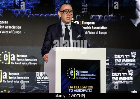 Krakau, Polen. Januar 2024. Alexander Benjamin, stellvertretender Vorsitzender des EJA Jewish Leaders' Board für Advocacy, spricht im Konferenzzentrum des Hilton Hotels in Krakau vor dem 79. Jahrestag der Befreiung von Auschwitz in Krakau, Polen am 22. Januar 2024. Das Symposium konzentriert sich auf den Aufstieg des Antisemitismus in Europa nach dem brutalen Angriff auf Israel vom 7. Oktober 2023 und der wahllosen militärischen Reaktion Israels auf Palästinenser. (Foto: Dominika Zarzycka/SIPA USA) Credit: SIPA USA/Alamy Live News Stockfoto