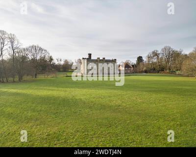 chiddingstone Castle ist ein Haus aus dem 17. Jahrhundert in chiddingstone kent. Ein schönes Haus und Angelsee auf dem Gelände Stockfoto
