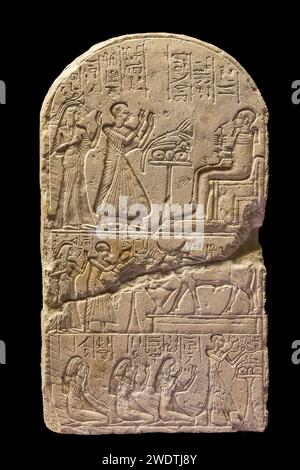 Ägypten, Sakkara, Serapeum, Stele, die dem APIs-Stier und dem Gott Ptah gewidmet ist. Stockfoto