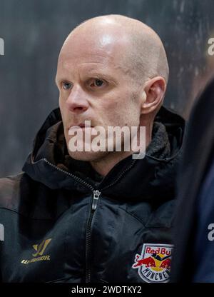 Cheftrainer Toni Soederholm (EHC Red Bull Muenchen). EHC Red Bull München gegen Fischtown Pinguins Bremerhaven, Eishockey, DEL, 40. Spieltag, Saison 2023/2024, 21.01.2024. Foto: Eibner-Pressefoto/Heike Feiner Stockfoto