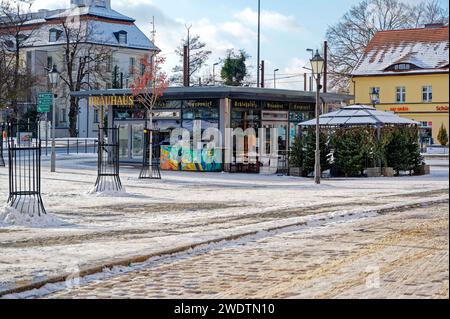 Berlin, Deutschland - 19. Januar 2024: Kleine Brauerei am Schlossplatz in der Altstadt von Berlin-Köpenick. Stockfoto