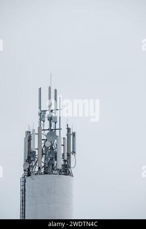 turm der Mobilfunkbetreiber 4G, Kommunikationsstation. Hochwertige Fotos Stockfoto