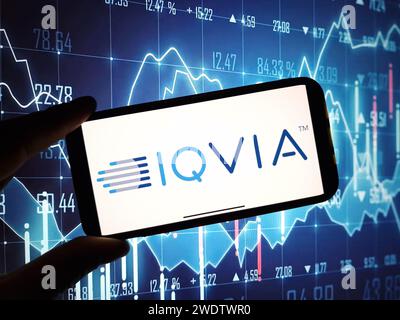 Konskie, Polen – 21. Januar 2024: Das Firmenlogo von IQVIA wird auf dem Bildschirm des Mobiltelefons angezeigt Stockfoto