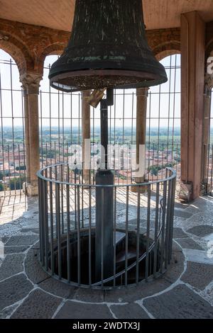 Der Panoramapunkt auf der Spitze des Torrazzo, der berühmte Glockenturm der Kathedrale von Cremona. Stockfoto