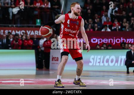 Niccolo Mannion #4 von Pallacanestro Varese OpenJobMetis in Aktion während des LBA Lega Basket 2023/24, Einem regulären Saisonspiel zwischen Pallacanestro Varese OpenJobMetis und Virtus Segafredo Bologna in der Itelyum Arena. Endpunktzahl; OJM Varese 69 | 81 Virtus Bologna. (Foto: Fabrizio Carabelli / SOPA Images/SIPA USA) Stockfoto